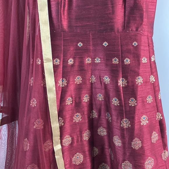 Indian wedding party ethnic silk long gown dress - Picture 3 of 5